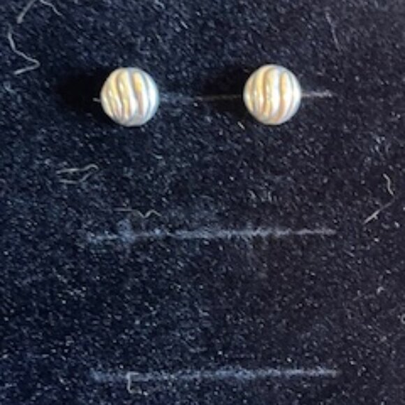 David Yurman Sculpted Cable Stud Earrings - Picture 2 of 6